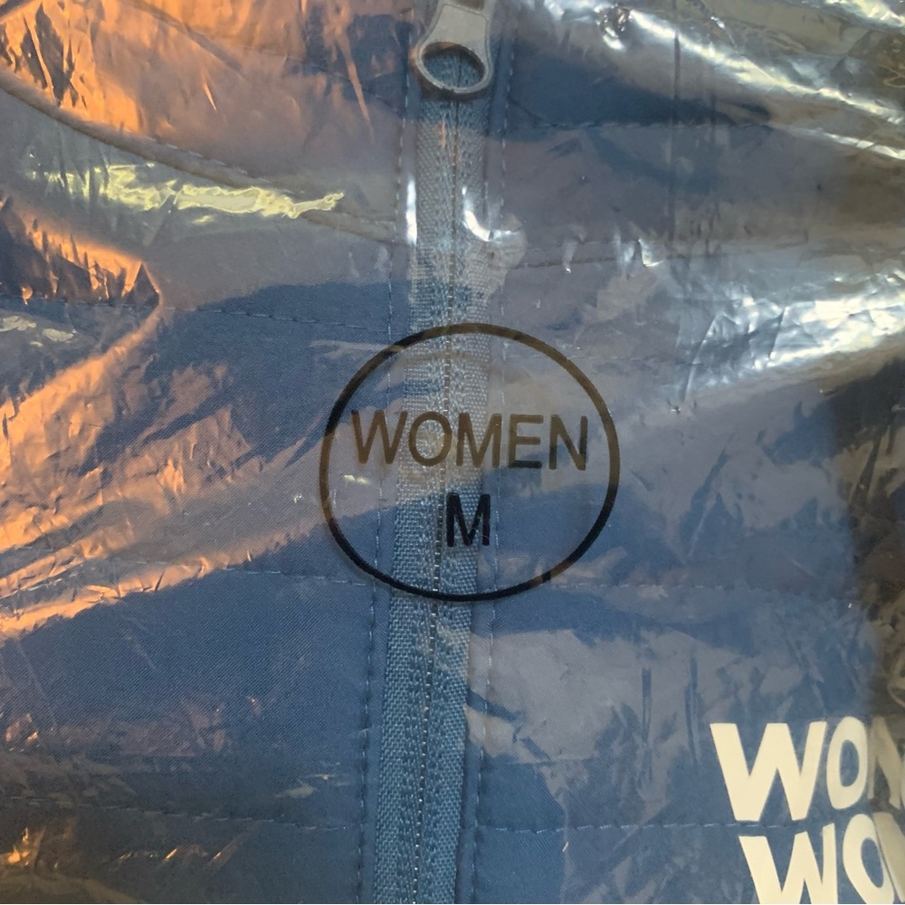 ⭐️SOLD⭐️Ventures Endurance DC Wonder Woman Run Series Puffer Jacket M w/Medal - Picture 9 of 10